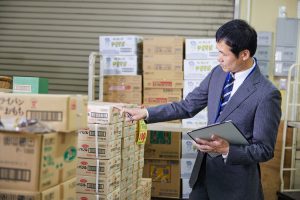 店舗監査　物の監査　店舗在庫数と証憑を照合