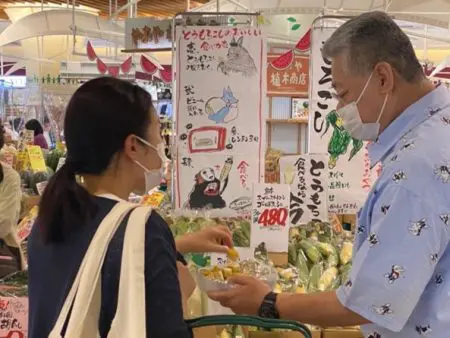 四半世紀で7.5割減の八百屋業界。そんな中、約500種を扱い年間45万人を集客する20坪の店舗が、1日売上20万円を達成。厳しい時代に光る「本物の八百屋」の驚異的繁盛ぶりが際立つ福岡市西区の青果店「やおや植木商店」3代目店主 植木宏徳氏