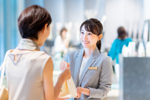 パートアルバイト戦力化マニュアル　人手不足対策・募集活動の6ステップ　効果的なパート・アルバイトの募集方法　無料または低コストで段階的に行う募集採用活動　求人広告に頼らないコスパの良い方法で人を採用し、定着させる方法