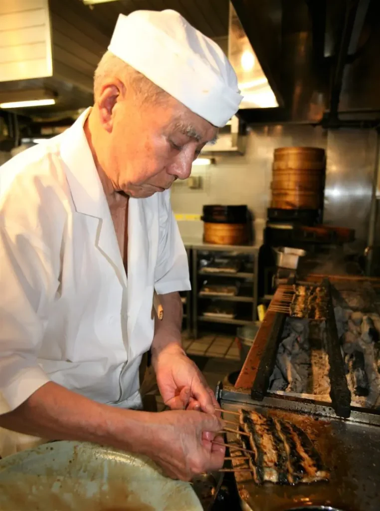 「職人魂」と「商人道」で永続する「生涯繁盛店」へ。 あなたの商売を未来へ繋ぐ。受け継いで200年。鰻の老舗「野田岩」五代目金本兼次郎氏に学ぶ哲学。「鰻の蒲焼」「鰻丼」への飽くなき探求心は、「時」を超えて愛される店舗を築き「生涯繁盛店」へ