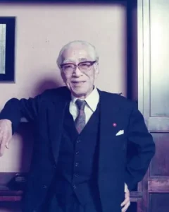 倉本長治　商業界初代主幹、商業界ゼミナール創始者　「店は客のためにある」「損得より先きに善悪を考えよう」という商業倫理を提唱し、小売、飲食やサービス業などの流通業を近代経営に導いた「日本商業の父」