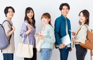 パートアルバイト戦力化マニュアル　人手不足対策・募集活動の6ステップ　パートアルバイトから友人を紹介してもらう紹介制度　働いていて楽しければ、インセンティブなどなくても自ずと友人を紹介してくれる。楽しくなければ報奨があっても紹介はない