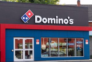 ドミノ・ピザとスターバックス　文化を変えマーケットを開拓した経営者からパートアルバイトまでが共有する行動指針と判断基準　経営理念に基づき三輪バイクを開発、単なる配達手段を超えてブランドイメージを確立し宅配文化の象徴に