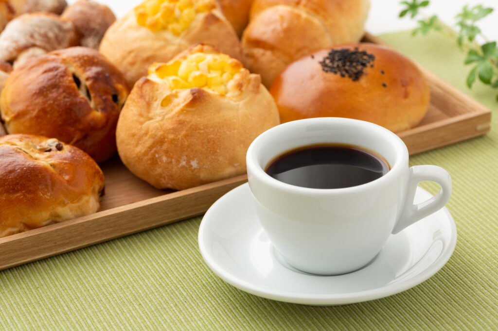 高級食パン, パンブーム, 店舗経営, 飲食店経営, 閉店ラッシュ, 消費者ニーズ, マーケティング戦略, リピート率向上, 客単価アップ, 多角化経営, ビジネスモデル, ブランド再構築, 生き残り戦略, 失敗から学ぶ, 銀座, 単品勝負