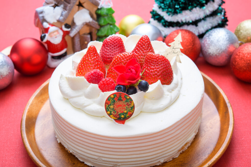 クリスマスケーキ, 予約獲得, 2025, スーパー, 廃棄ロスゼロ, 利益確保, 原材料高騰, キャッシュバック, コンビニ, セブンイレブン, ローソン, シャトレーゼ, 地域密着, アナログ集客, デジタル集客, スタッフ, 生存戦略