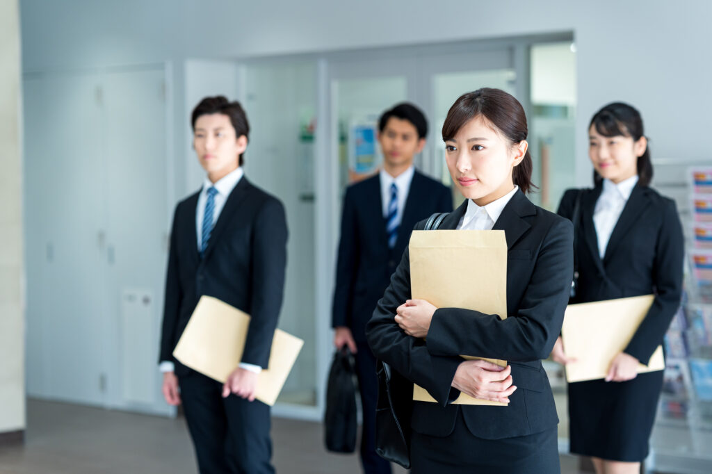 エンゲージメント、リテンション、リクルート戦略、組織文化の創造、離職防止、心理的安全性、承認欲求、キャリアパス、リーダーシップ、縮小均衡、ブランドイメージ、職場環境、採用、新卒、中途、正社員、求人、人材、面接、募集、人事、人材育成、離職