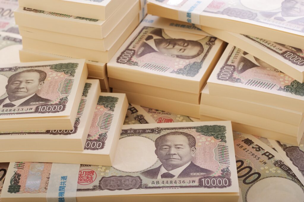 2026年衆院選の自民圧勝を受け、実施が目前となった食品の消費税ゼロ対策。レジから消える8%の現金がスーパーや飲食店の資金繰りを直撃する危機。元スーパー経営者の経験に基づき、キャッシュフロー死守と店舗存続を説く実務マニュアルのイメージ。