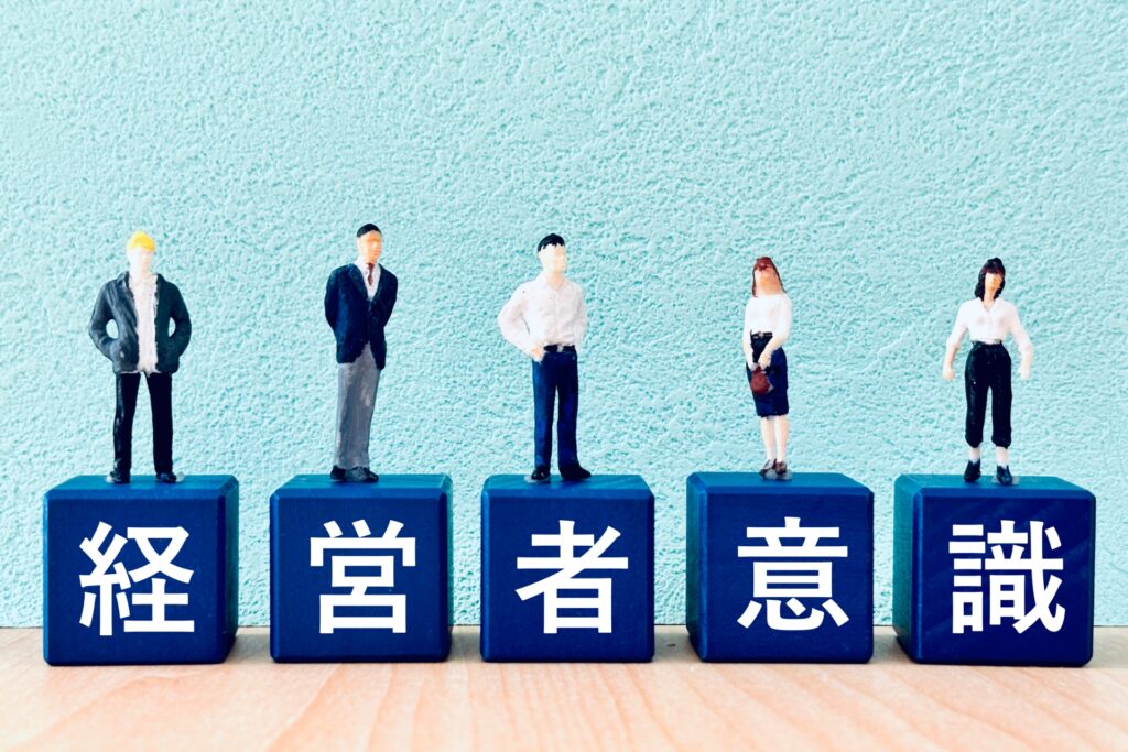 経営層と店舗現場を繋ぐコネクターとして機能し、全社員の経営者意識とベクトルを統一して一枚岩の組織をつくる部長の役割。