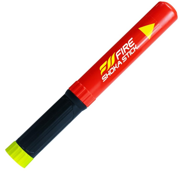 株式会社TCLの小型消火具「FIRE SHOKA STICK」。粉末汚損がなく約100秒間の連続噴射と15年の長期有効期限を誇る初期消火ツール。什器や食材への二次被害を防ぎ、店舗厨房の初動消火力を飛躍的に向上させる防災グッズ大賞資材。