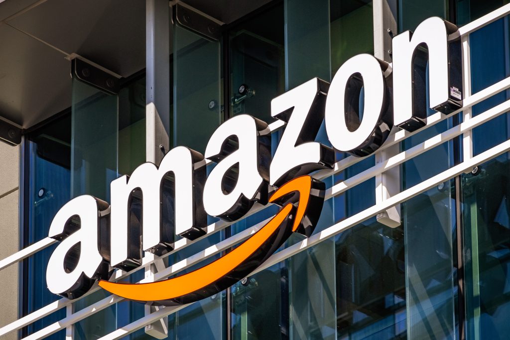 アマゾンの目覚ましい躍進の原動力は、顧客体験価値向上のための三つの基本戦略、そして創業以来の「顧客第一主義」。「地球上で最もお客様を大切にする企業になる」という理念に基づき、ジェフ・ベゾスは顧客中心の「善の循環」モデルを構築