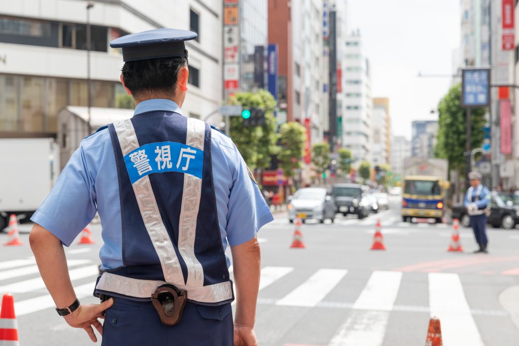 店舗を守る経営代行である会社の警察官の存在　警視庁　警察官　ポリスマン