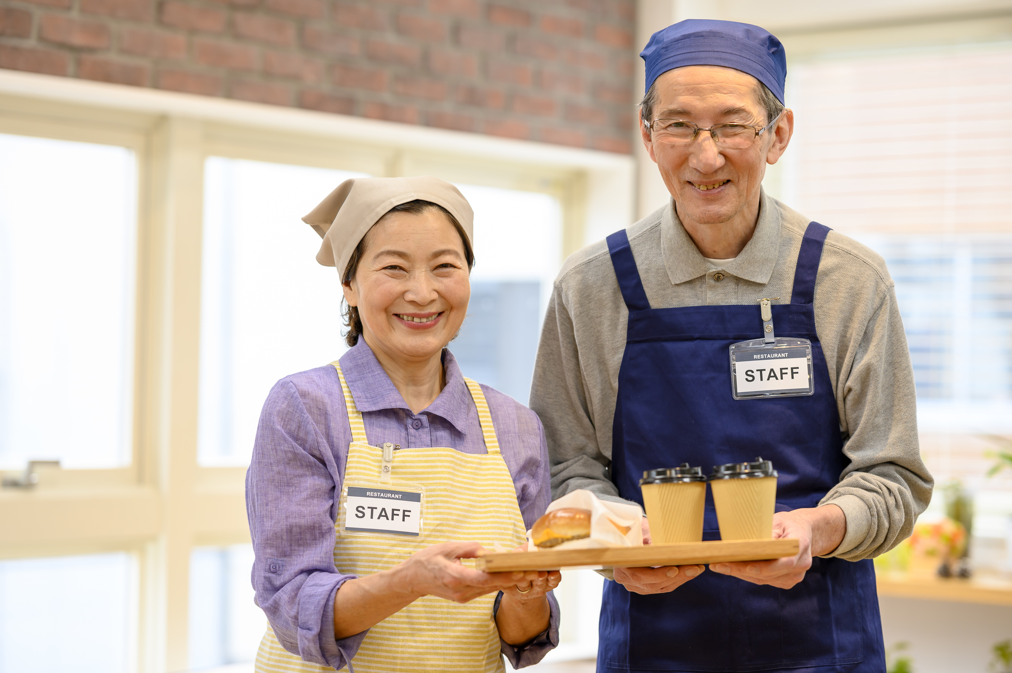 人手不足で倒産するなら私を雇ってよ　人手不足という割に人を選ぶという矛盾に見る人手不足対策　人手不足倒産　働きたい50代60代は応募をしても書類選考で弾かれ雇ってもらえない　現場力の低下から人選び過ぎで経営を圧迫　人の育成や人間関係を築く　人手不足のポイント