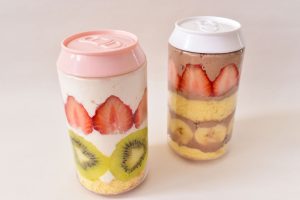 商品の販売戦略 集客売上増大　ソフトクリーム、フルーツサンド、ショートケーキ缶、萌え断、惣菜、おにぎり、携帯型扇風機等、見た目で顧客の購買意欲を刺激する商品パッケージング、店頭陳列、オンラインストアの商品画像などのビジュアル戦略